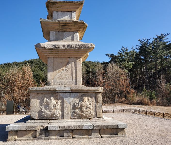 창림사지 삼층석탑