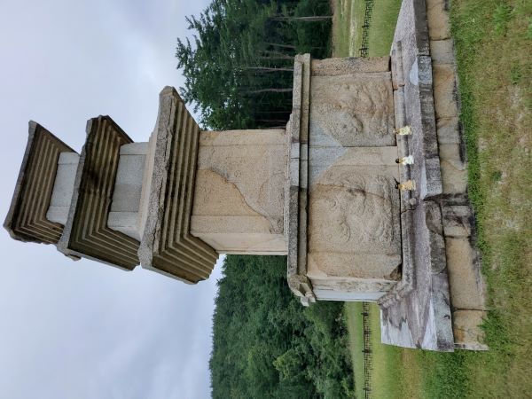 창림사지 삼층석탑