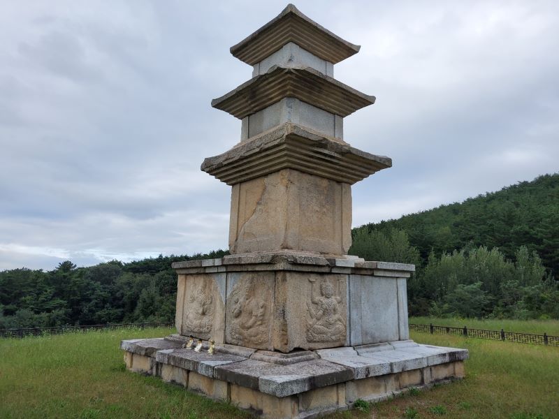 창림사지 삼층석탑